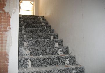 Inicio peldañeado granito escalera portal 3 